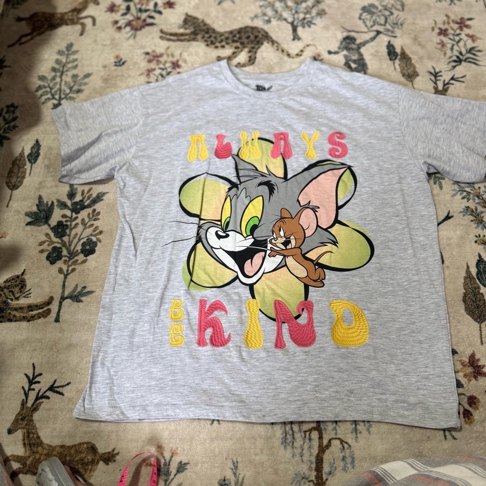 Tom and Jerry women’s graphic Gray T-Shirt size L